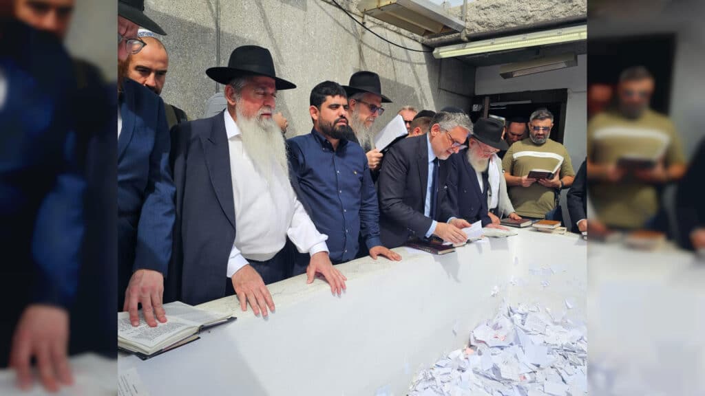 איצקוביץ': המפתחות שאבדו והצביטה בלחי של השר