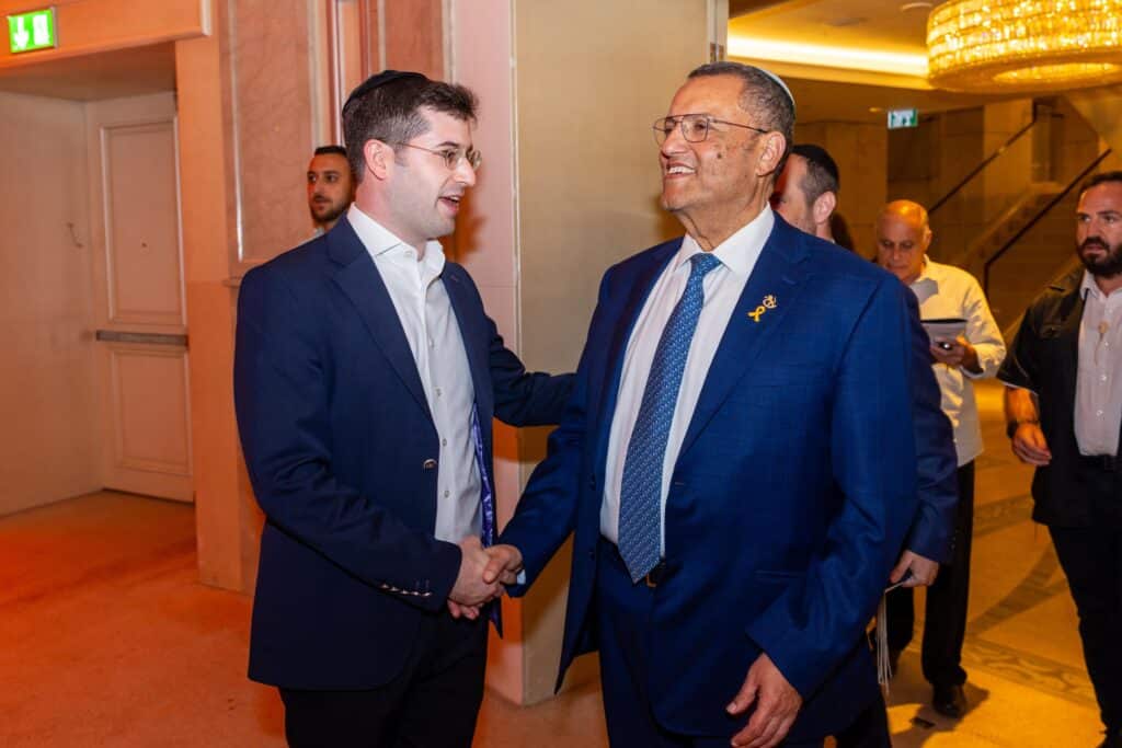 איצקוביץ': המפתחות שאבדו והצביטה בלחי של השר