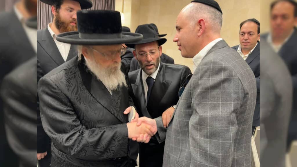 איצקוביץ': המפתחות שאבדו והצביטה בלחי של השר