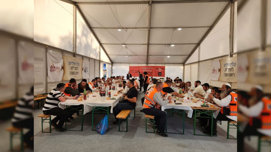 תיעוד מיוחד: עשרות אלפים הגיעו לציון הקדוש באומן