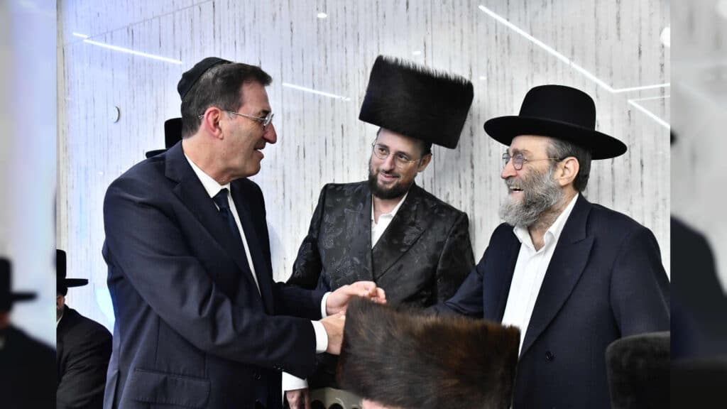 איצקוביץ': המפתחות שאבדו והצביטה בלחי של השר