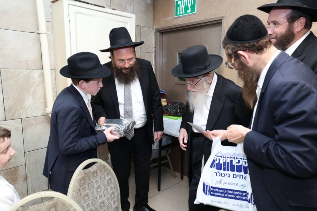 בנו של ראש הכוללים הגר"מ דינר חגג בר מצווה