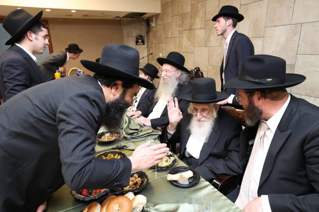 בנו של ראש הכוללים הגר"מ דינר חגג בר מצווה