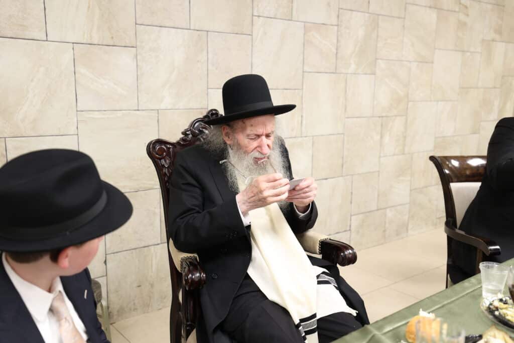 בנו של ראש הכוללים הגר"מ דינר חגג בר מצווה