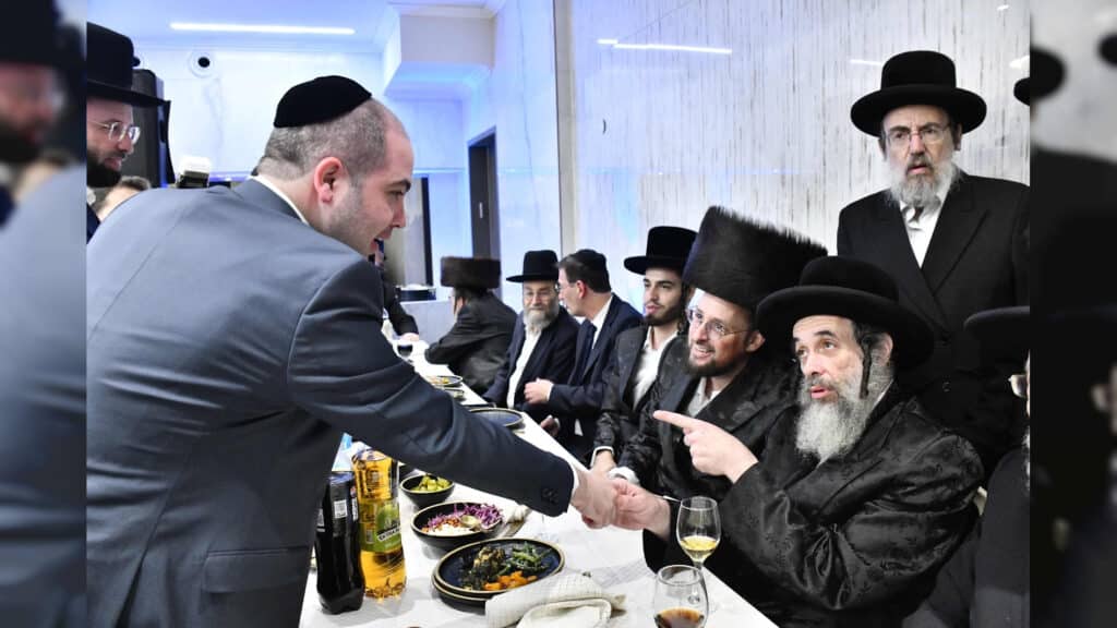 איצקוביץ': המפתחות שאבדו והצביטה בלחי של השר