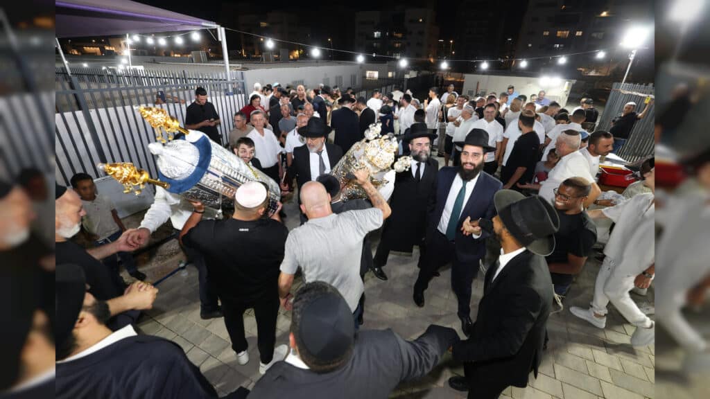 גלריה: בקריית גת חנכו את בית הכנסת עם הכנסת ספר תורה