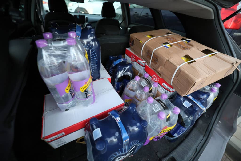 גלריה: ראש הישיבה הגר"א עפג'ין חילק אלפי סלי מזון לחג