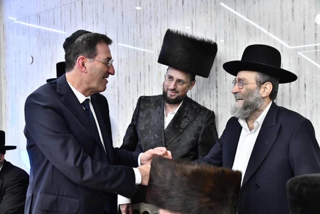 איש התקשורת אירס את בתו - כולם התייצבו לאחל מזל טוב