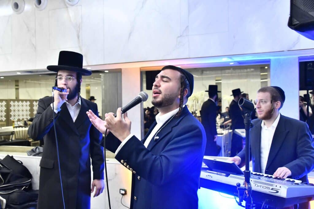 איש התקשורת אירס את בתו - כולם התייצבו לאחל מזל טוב