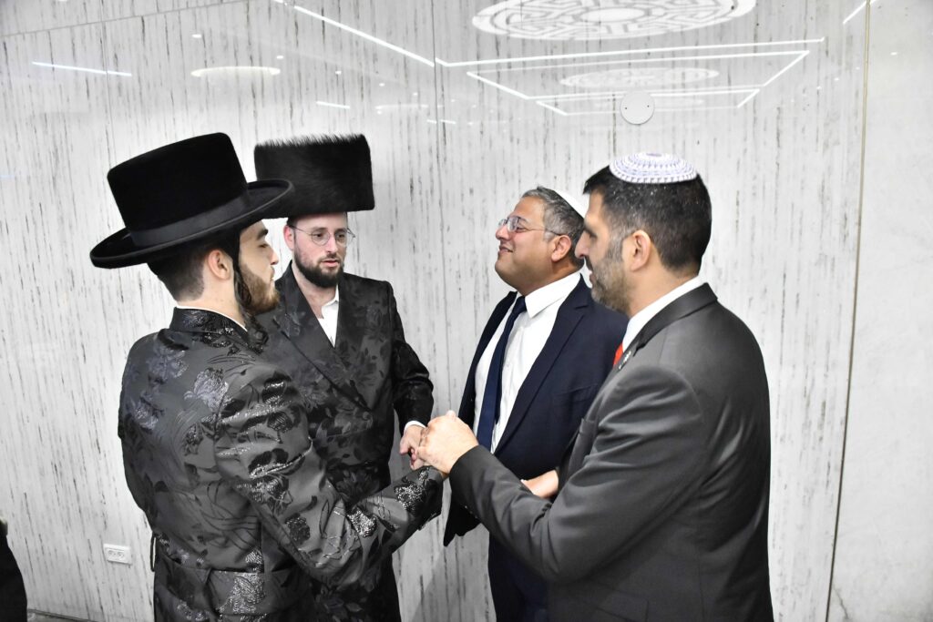 איש התקשורת אירס את בתו - כולם התייצבו לאחל מזל טוב