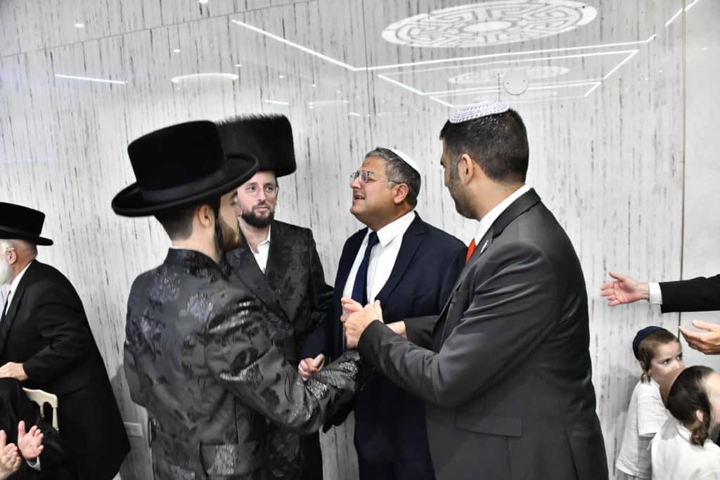 איש התקשורת אירס את בתו - כולם התייצבו לאחל מזל טוב