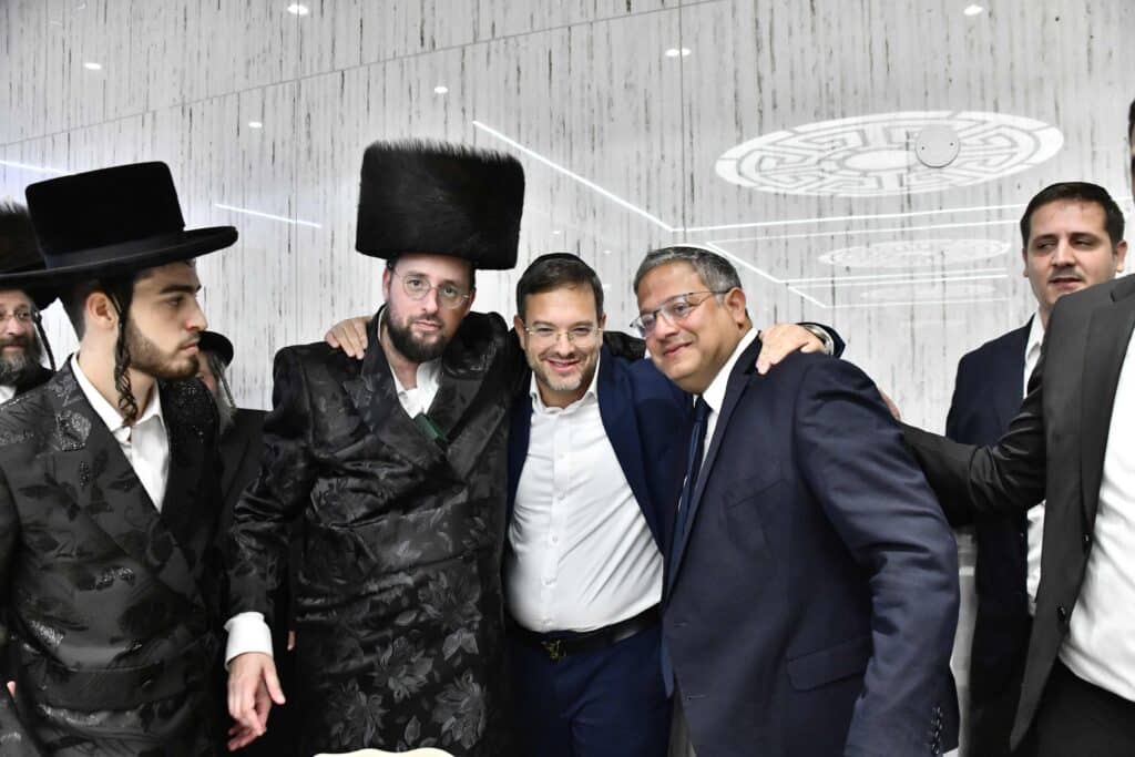 איש התקשורת אירס את בתו - כולם התייצבו לאחל מזל טוב