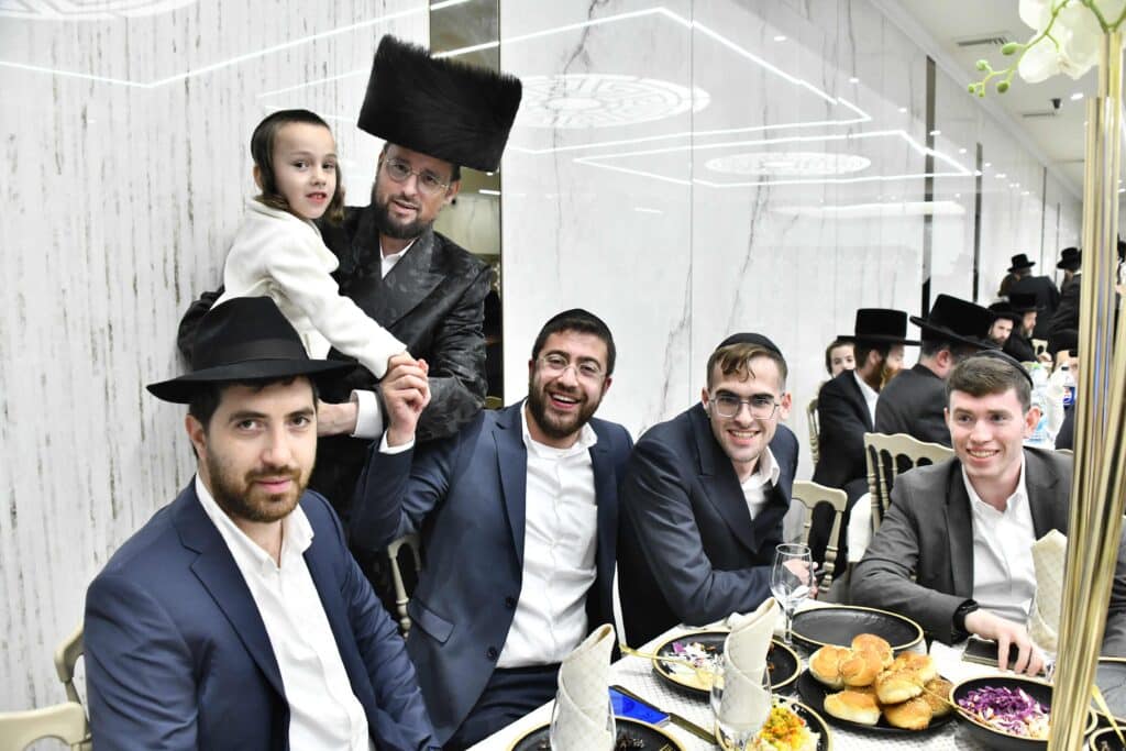 איש התקשורת אירס את בתו - כולם התייצבו לאחל מזל טוב