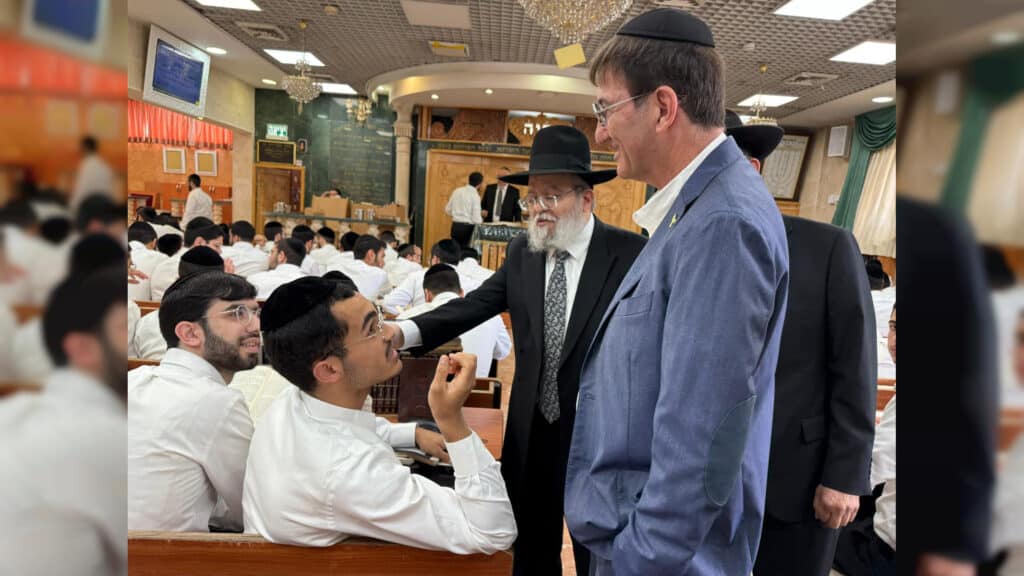 תיעוד: בועז ביסמוט הגיע ל'כסא רחמים' וערך מבחן סיכה