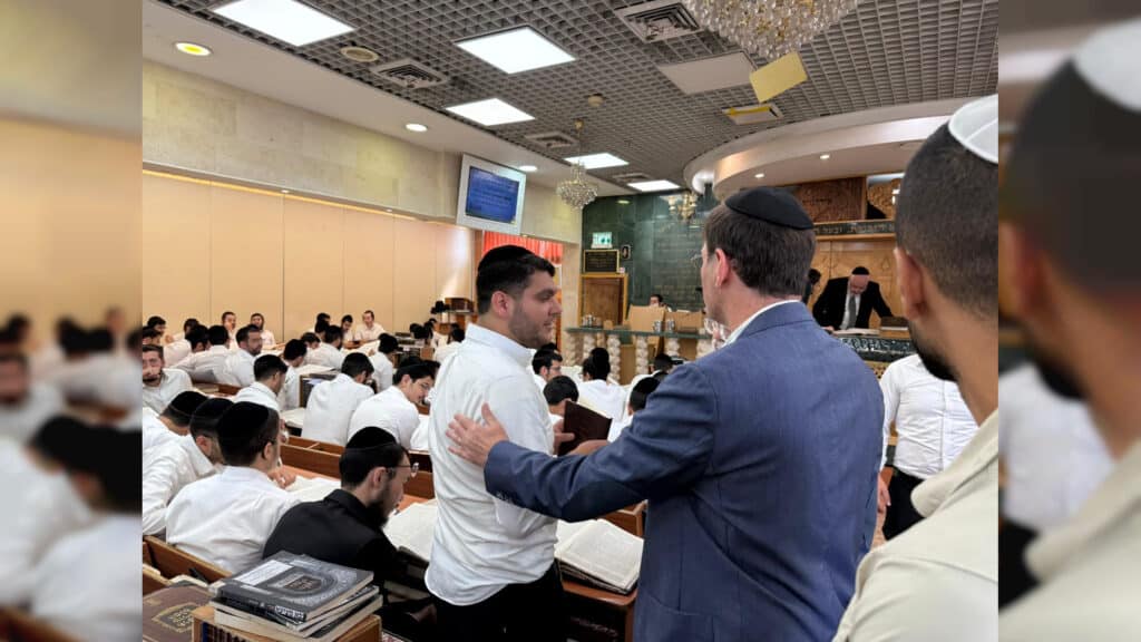 תיעוד: בועז ביסמוט הגיע ל'כסא רחמים' וערך מבחן סיכה