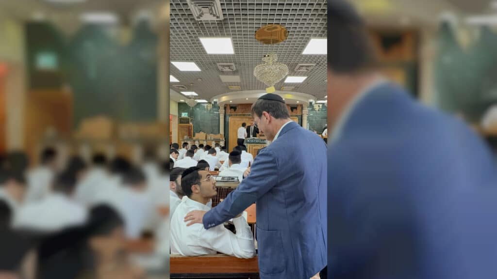 תיעוד: בועז ביסמוט הגיע ל'כסא רחמים' וערך מבחן סיכה