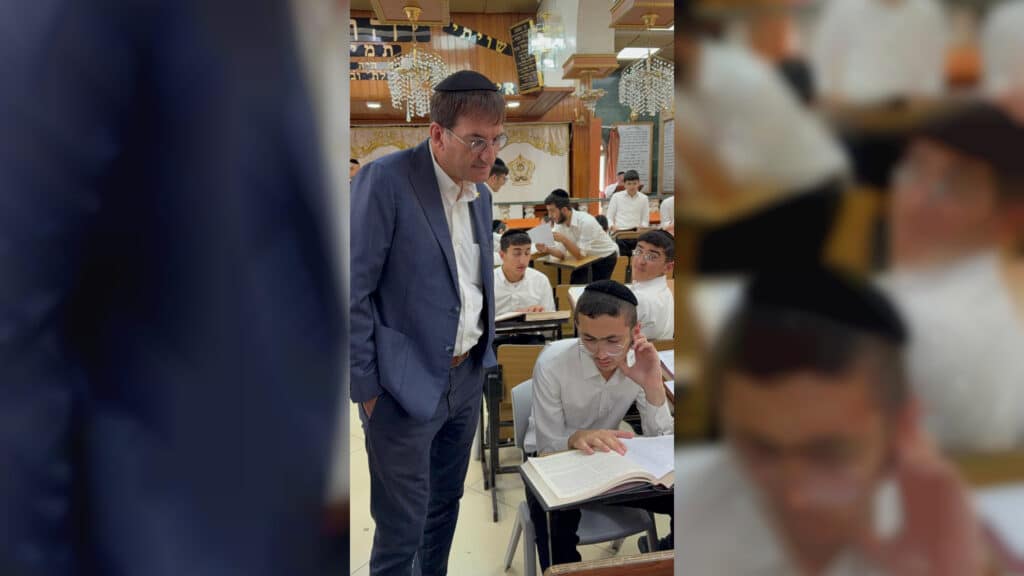 תיעוד: בועז ביסמוט הגיע ל'כסא רחמים' וערך מבחן סיכה