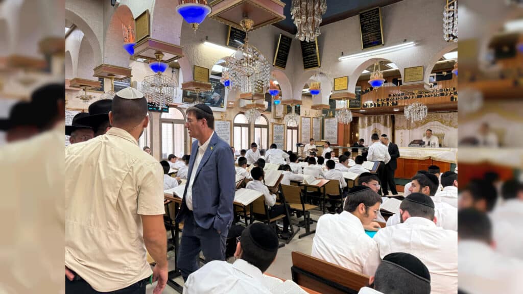 תיעוד: בועז ביסמוט הגיע ל'כסא רחמים' וערך מבחן סיכה