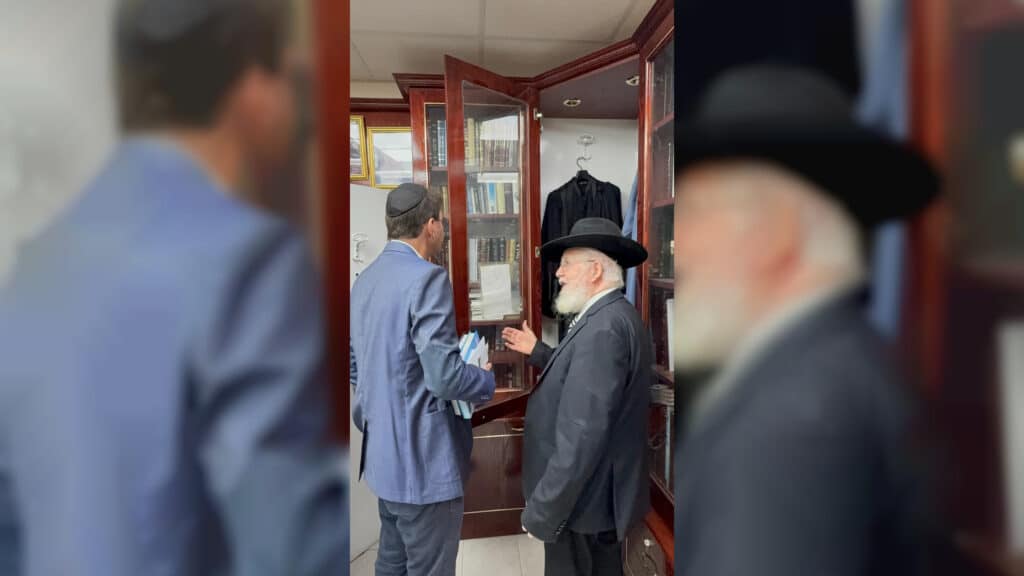 תיעוד: בועז ביסמוט הגיע ל'כסא רחמים' וערך מבחן סיכה