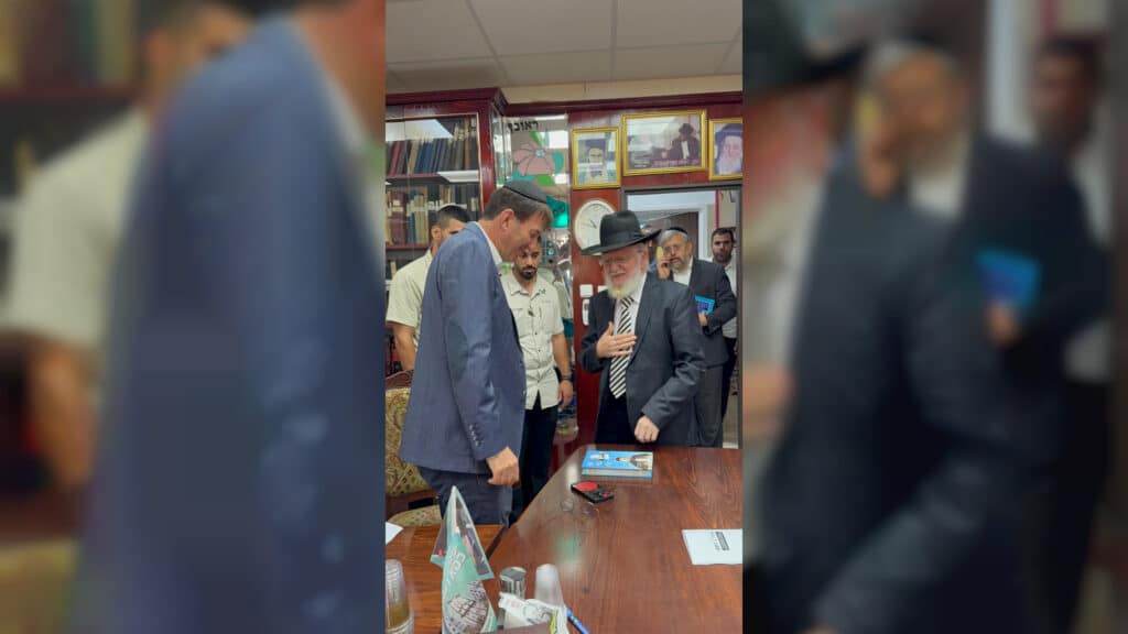 תיעוד: בועז ביסמוט הגיע ל'כסא רחמים' וערך מבחן סיכה