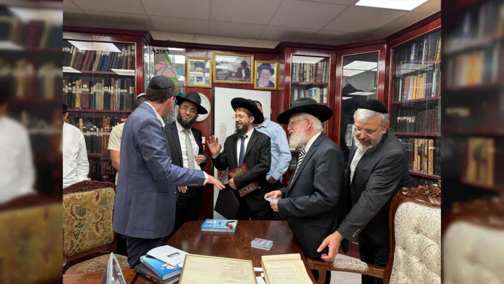 תיעוד: בועז ביסמוט הגיע ל'כסא רחמים' וערך מבחן סיכה