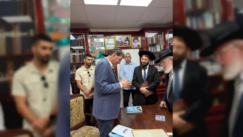 תיעוד: בועז ביסמוט הגיע ל'כסא רחמים' וערך מבחן סיכה