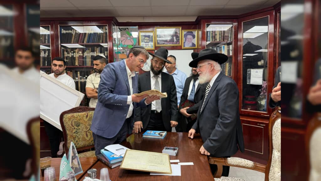 תיעוד: בועז ביסמוט הגיע ל'כסא רחמים' וערך מבחן סיכה