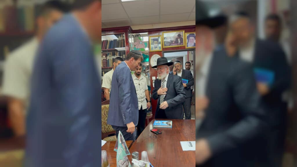 תיעוד: בועז ביסמוט הגיע ל'כסא רחמים' וערך מבחן סיכה