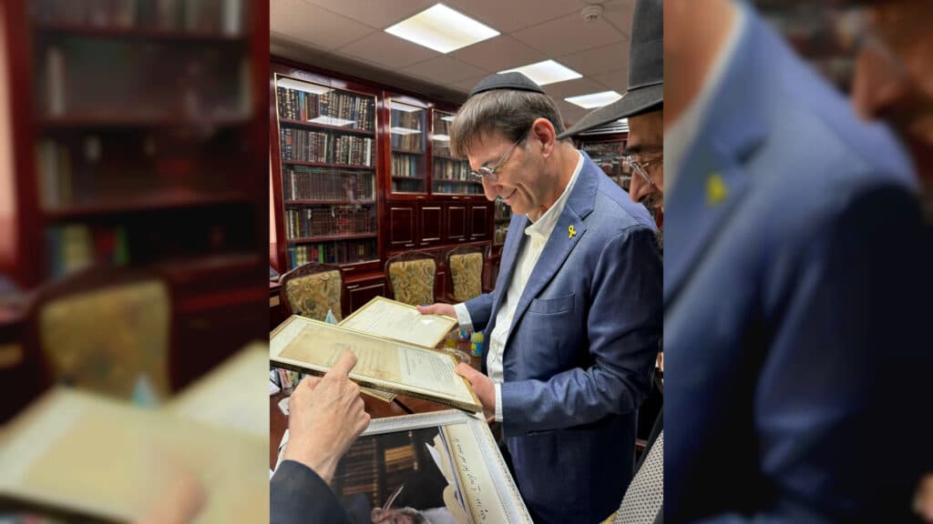 תיעוד: בועז ביסמוט הגיע ל'כסא רחמים' וערך מבחן סיכה