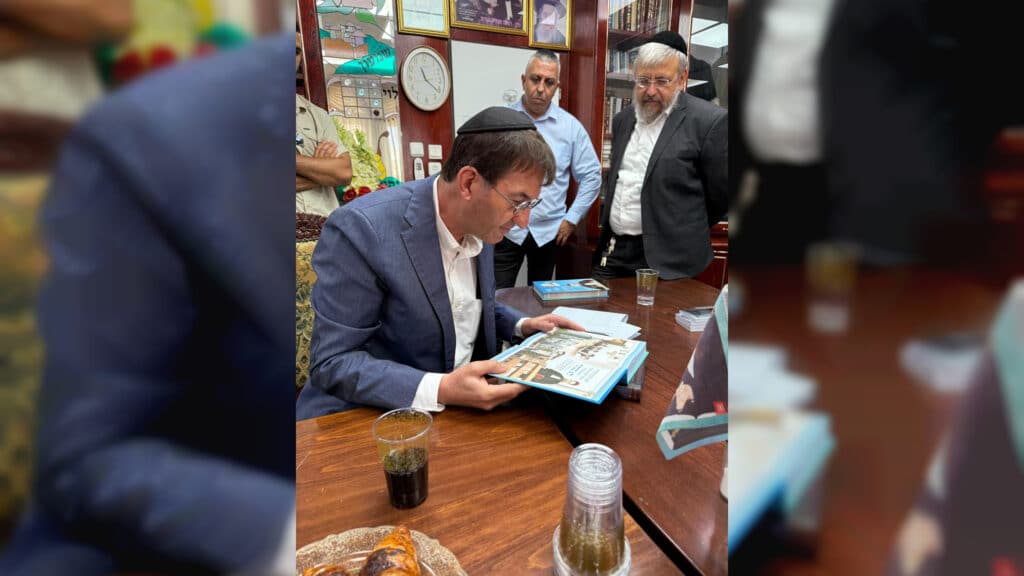 תיעוד: בועז ביסמוט הגיע ל'כסא רחמים' וערך מבחן סיכה