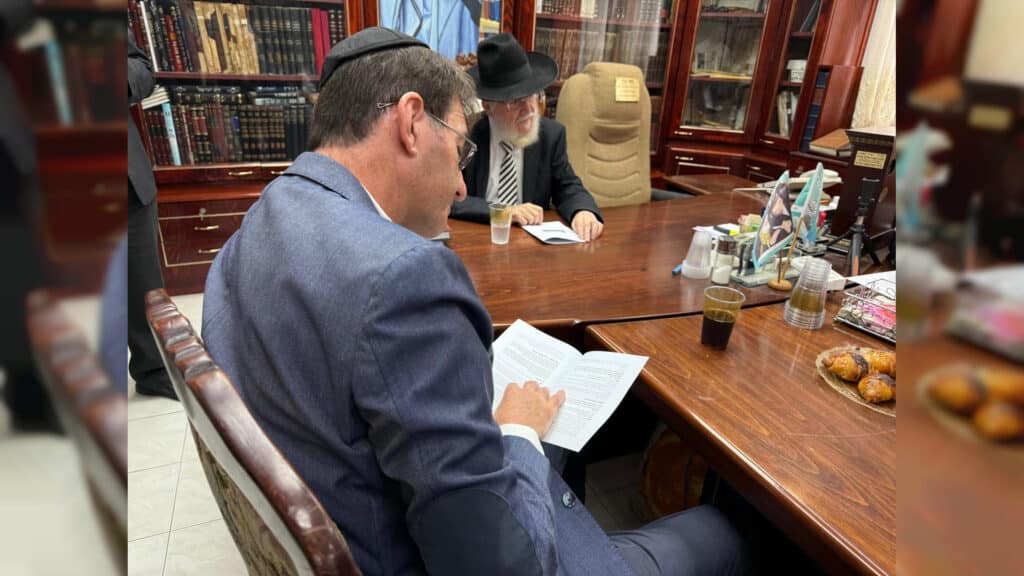 תיעוד: בועז ביסמוט הגיע ל'כסא רחמים' וערך מבחן סיכה