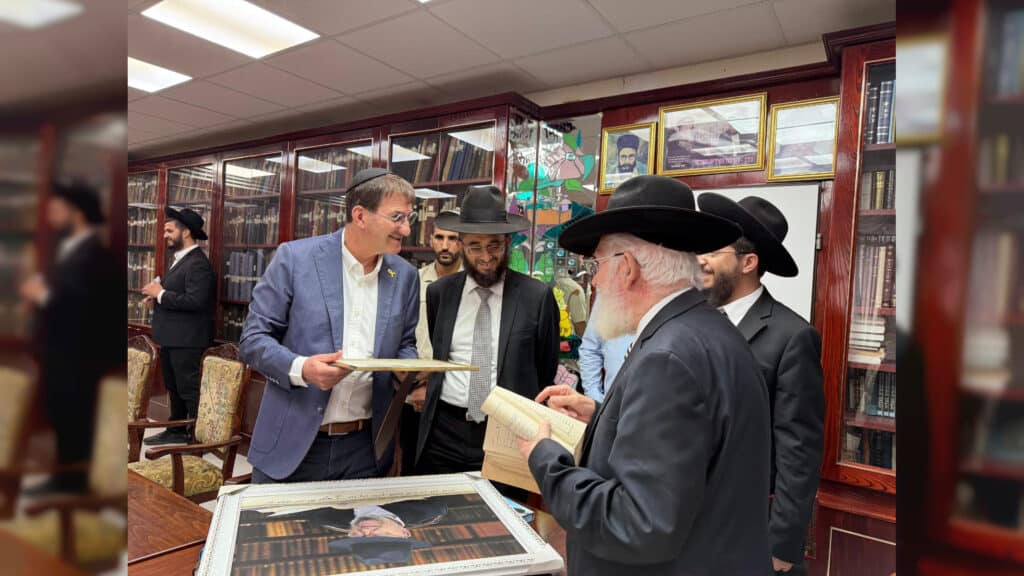 תיעוד: בועז ביסמוט הגיע ל'כסא רחמים' וערך מבחן סיכה