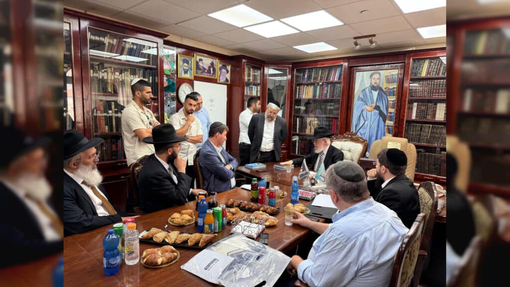 תיעוד: בועז ביסמוט הגיע ל'כסא רחמים' וערך מבחן סיכה