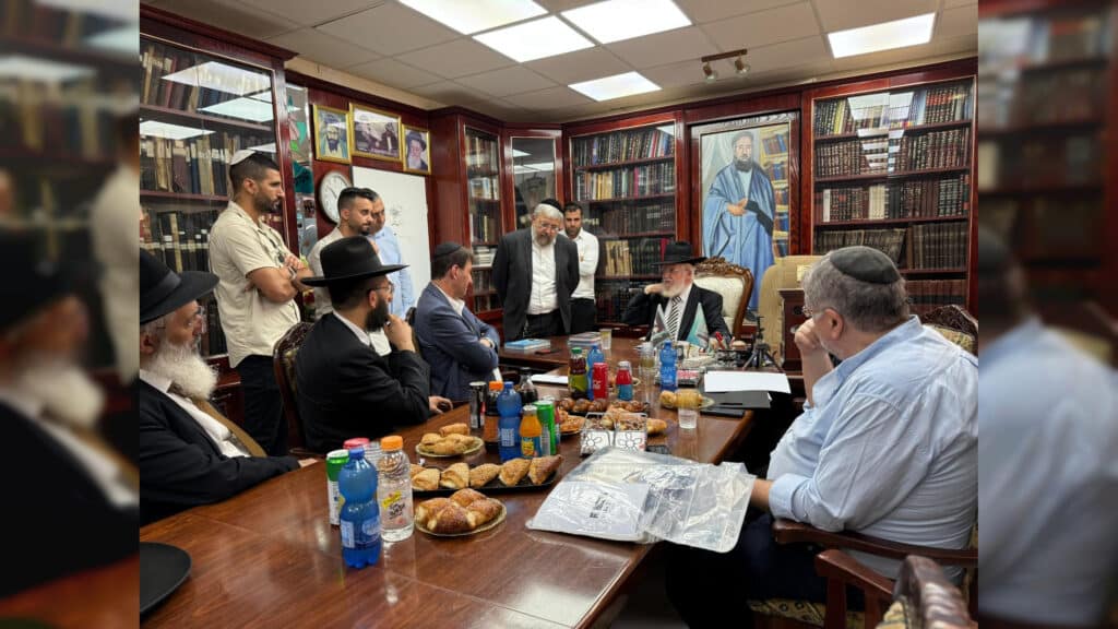 תיעוד: בועז ביסמוט הגיע ל'כסא רחמים' וערך מבחן סיכה