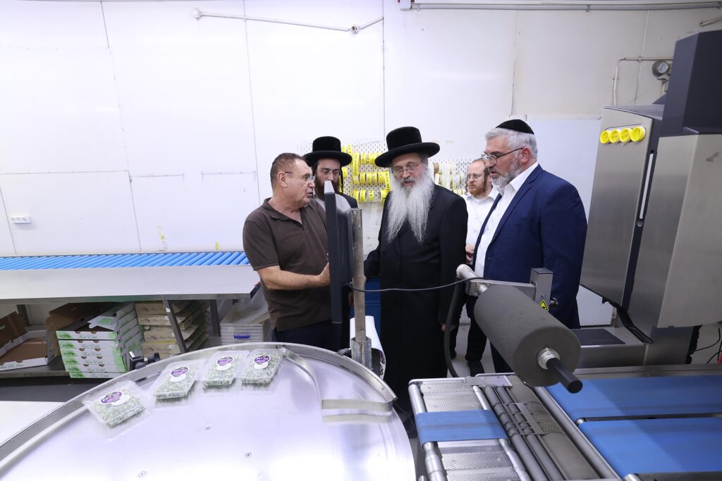 רבה של אנטוורפן הגר"פ פדווא ביקר במפעלים שבכשרות בד"ץ חוג חת"ס פ"ת