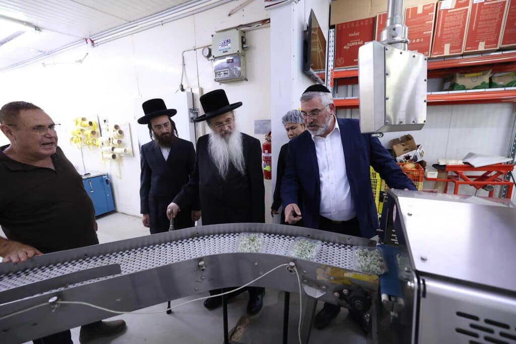 רבה של אנטוורפן הגר"פ פדווא ביקר במפעלים שבכשרות בד"ץ חוג חת"ס פ"ת