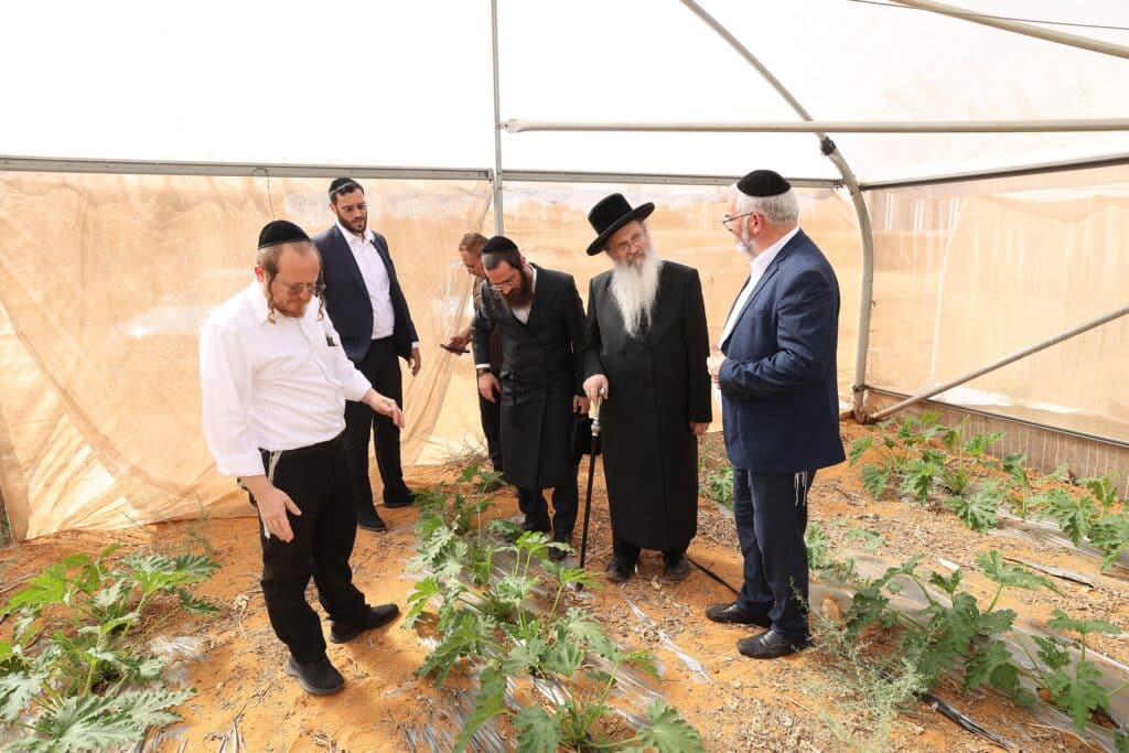 רבה של אנטוורפן הגר"פ פדווא ביקר במפעלים שבכשרות בד"ץ חוג חת"ס פ"ת
