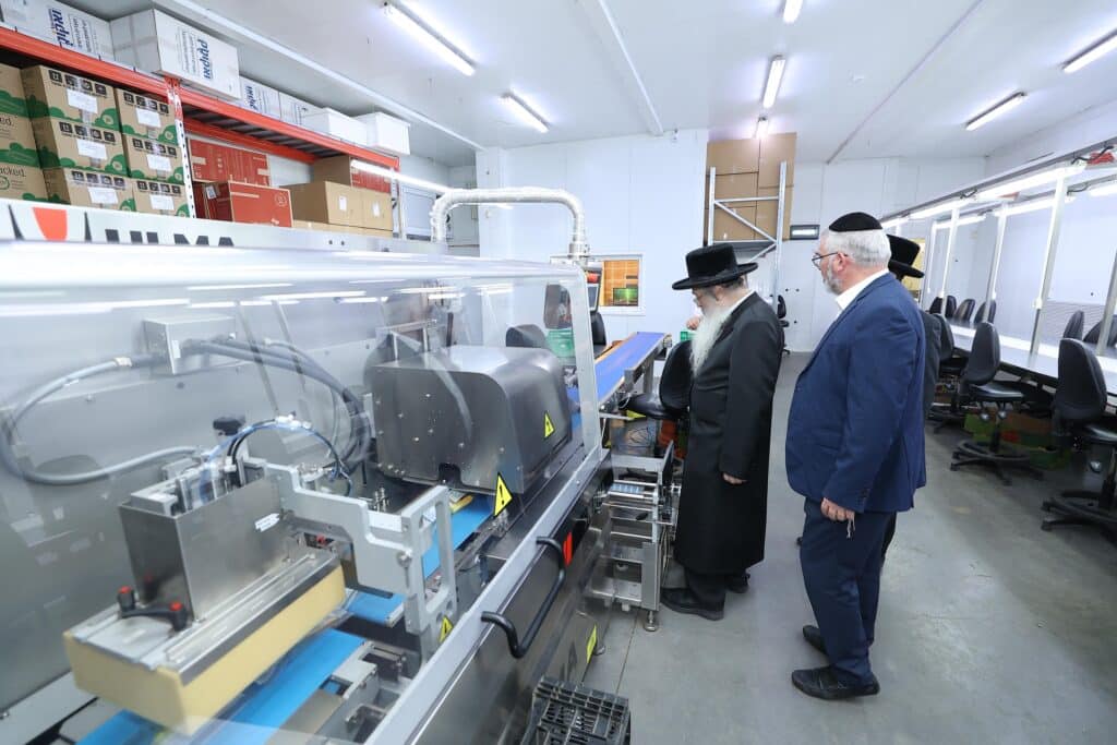 רבה של אנטוורפן הגר"פ פדווא ביקר במפעלים שבכשרות בד"ץ חוג חת"ס פ"ת