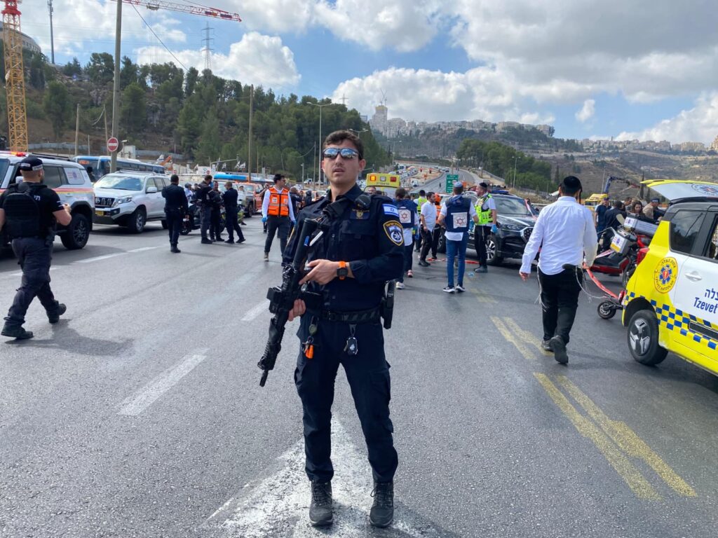 עלה לשישה מספר היהודים שנרצחו בפיגוע הקשה בירושלים