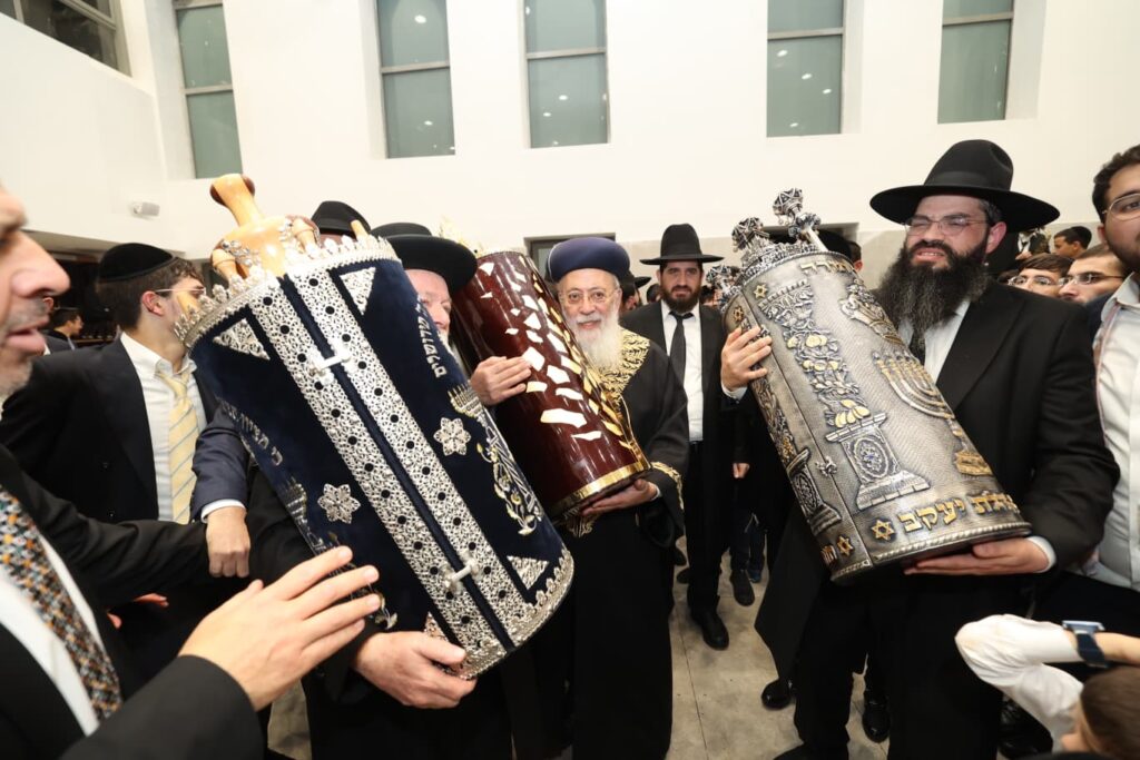 תלמידי אוהל תורה רקדו עם גמרות במעמד הראשל"צ - צפו