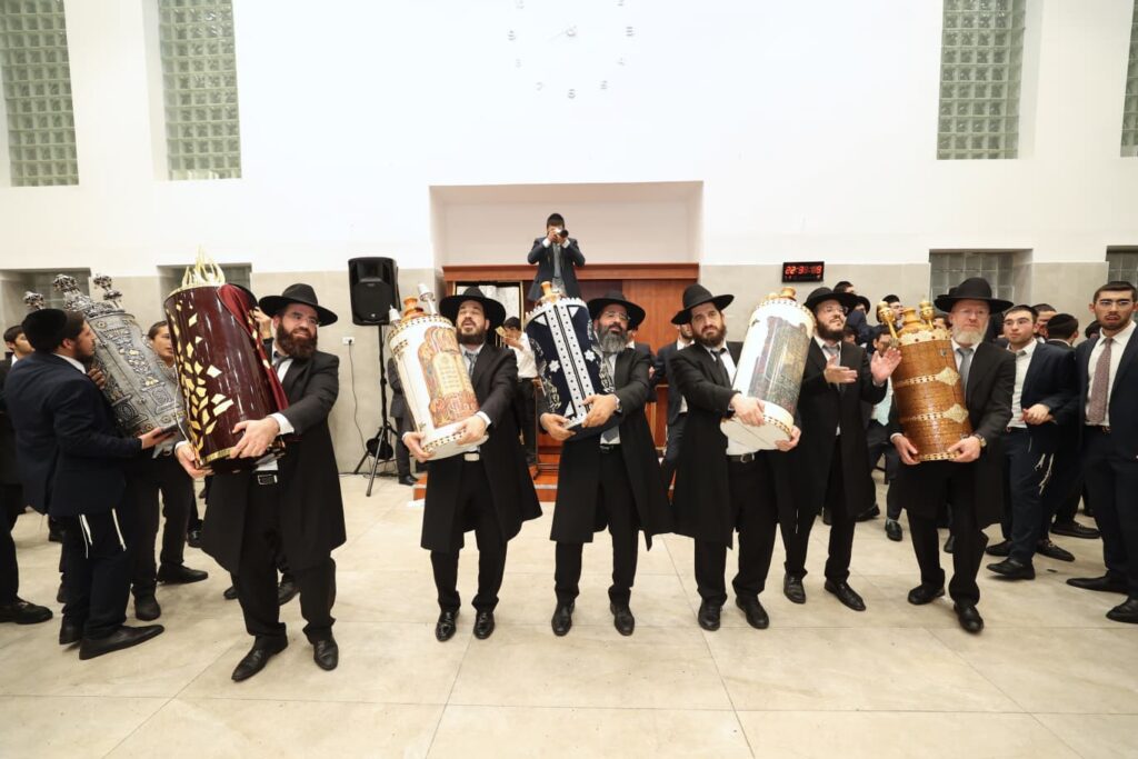 תלמידי אוהל תורה רקדו עם גמרות במעמד הראשל"צ - צפו