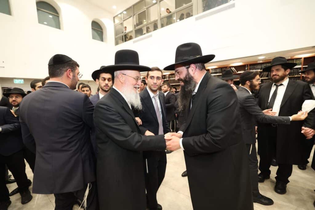 תלמידי אוהל תורה רקדו עם גמרות במעמד הראשל"צ - צפו