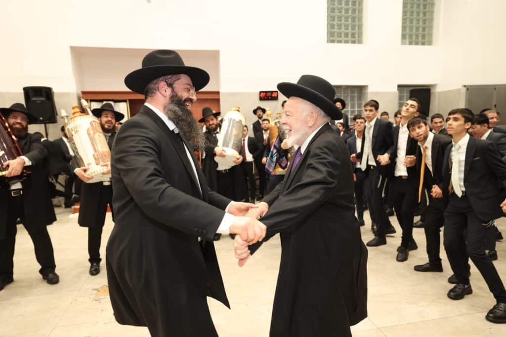 תלמידי אוהל תורה רקדו עם גמרות במעמד הראשל"צ - צפו