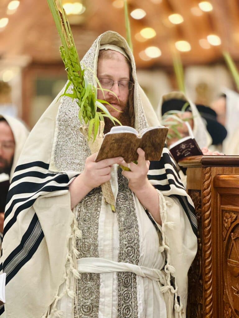 ירח האיתנים בחצר הקודש קאליב