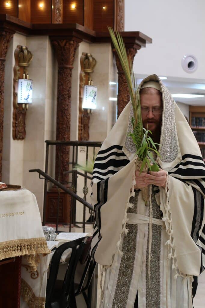 ירח האיתנים בחצר הקודש קאליב