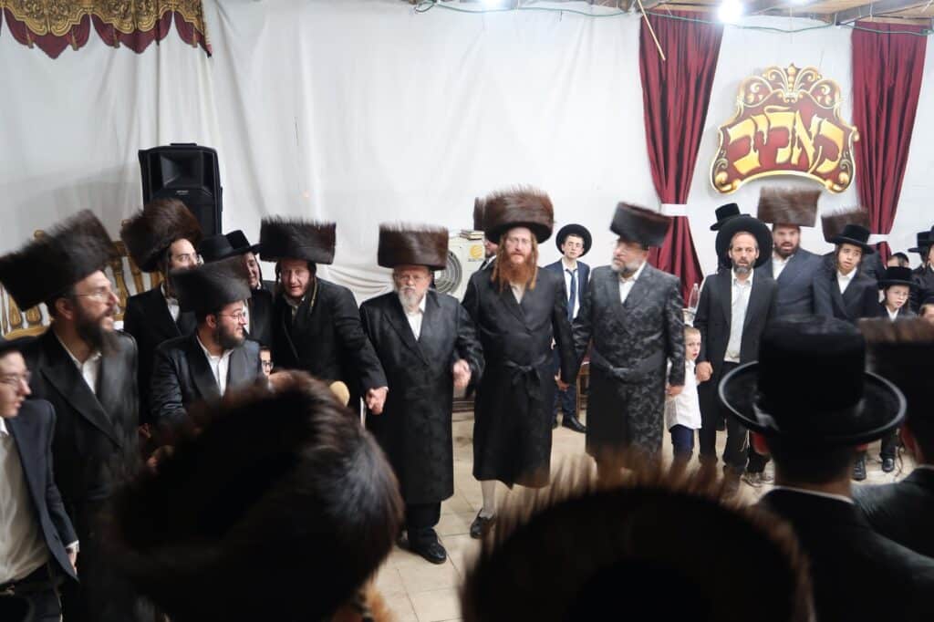 ירח האיתנים בחצר הקודש קאליב