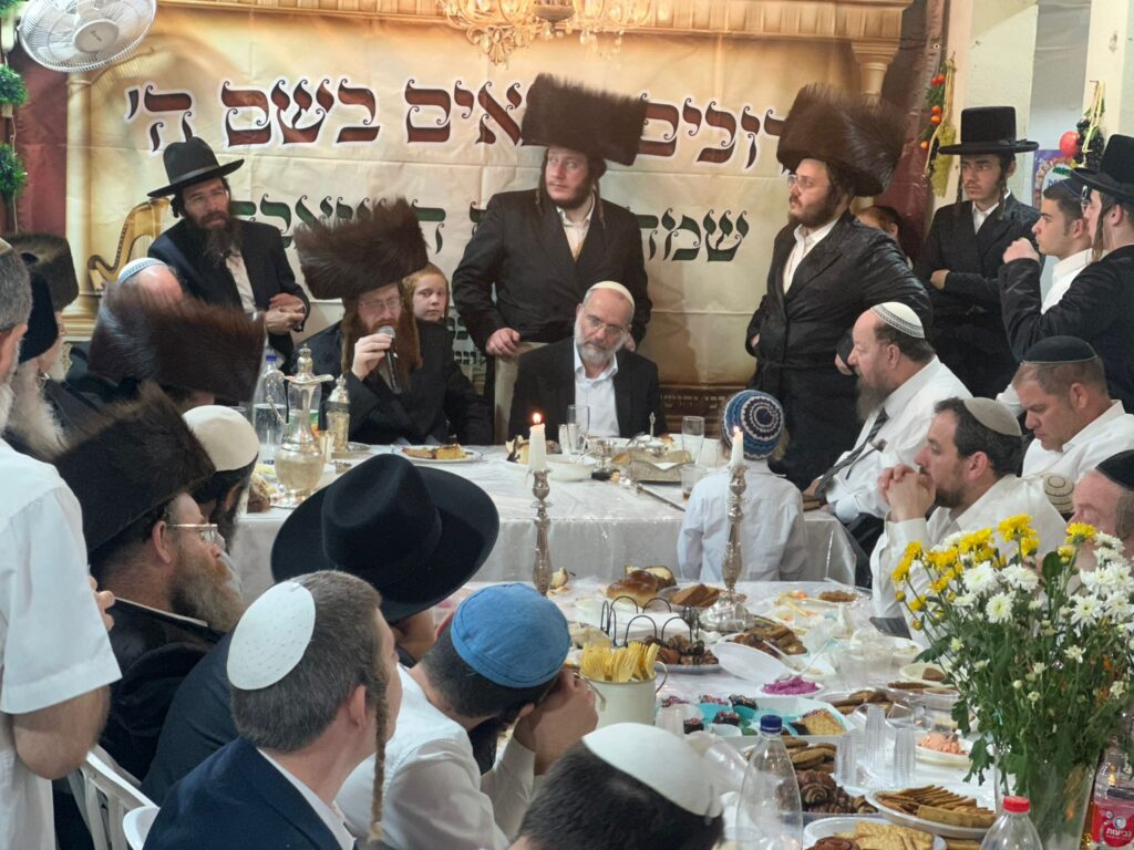 ירח האיתנים בחצר הקודש קאליב