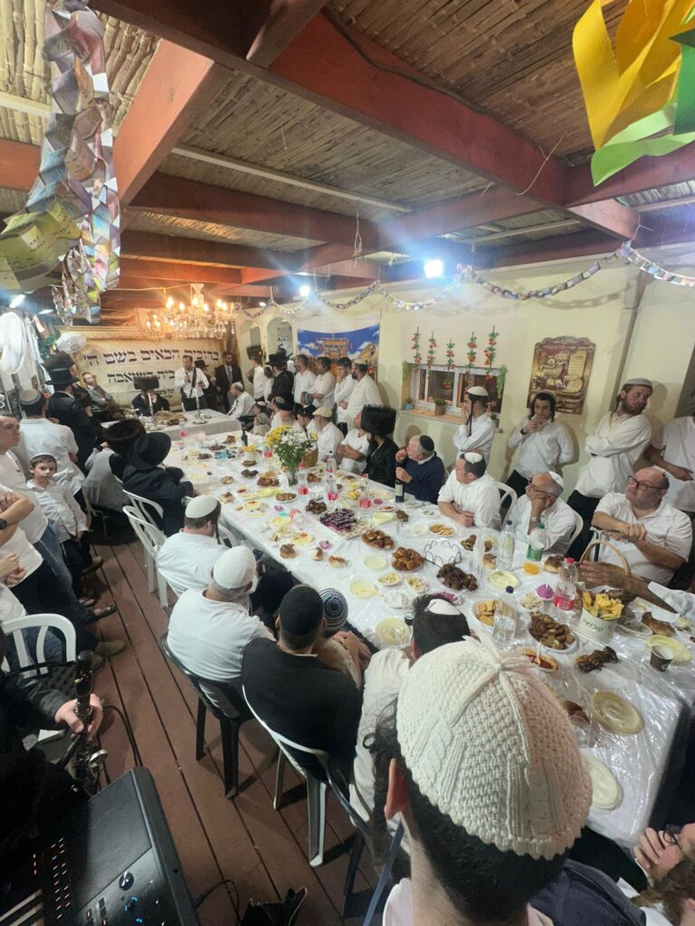 ירח האיתנים בחצר הקודש קאליב