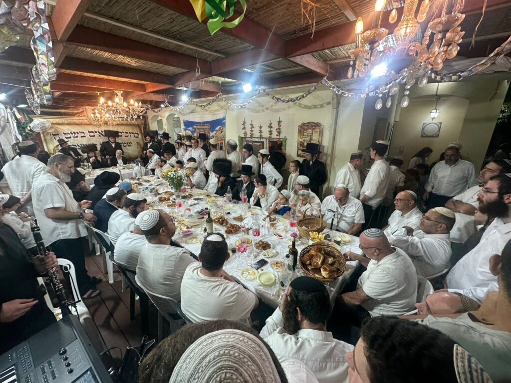 ירח האיתנים בחצר הקודש קאליב