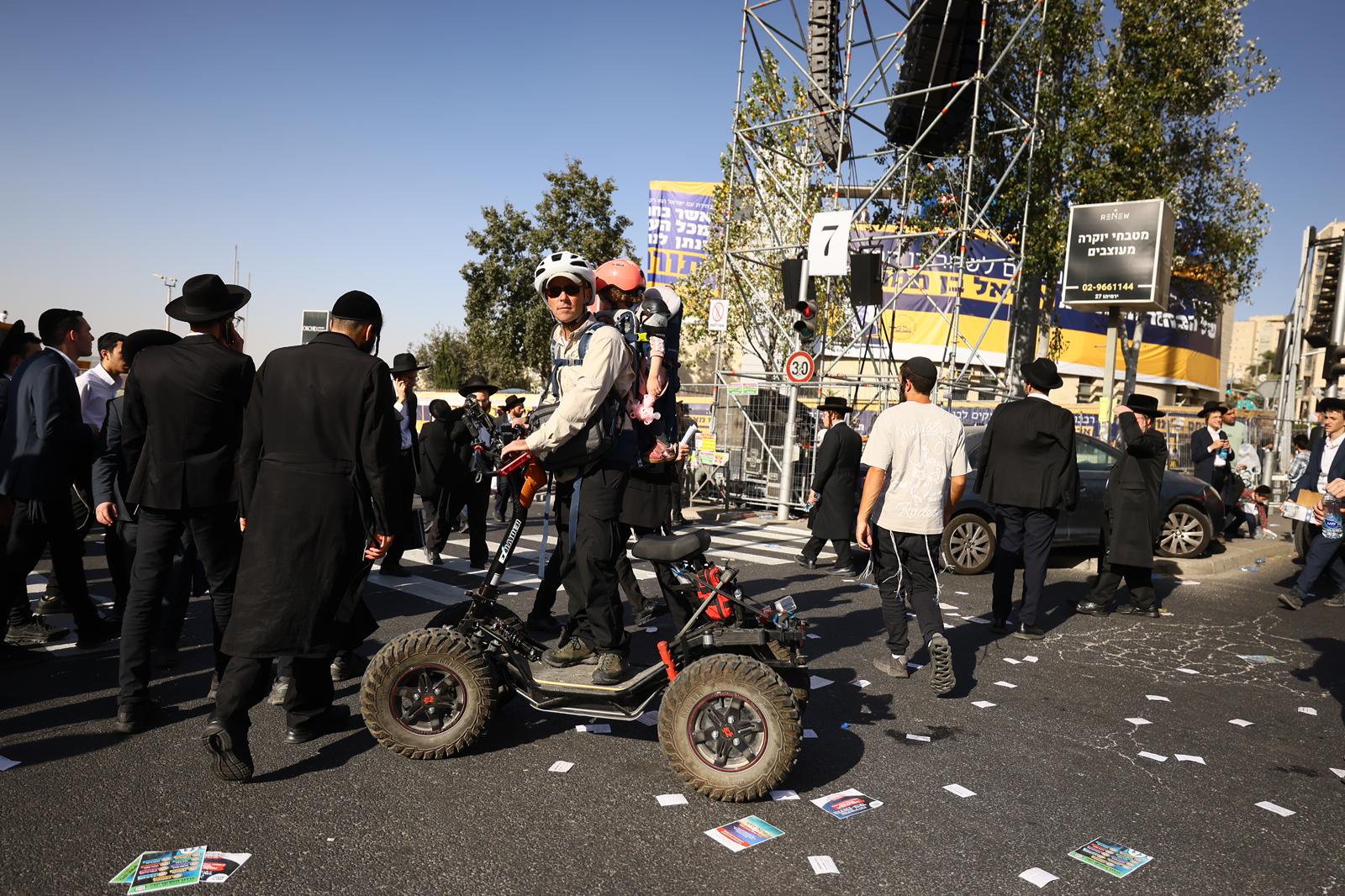 גלריה: רבבות אלפי ישראל מחו בכניסה לעיר הקודש